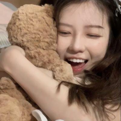 9顶假发的女孩